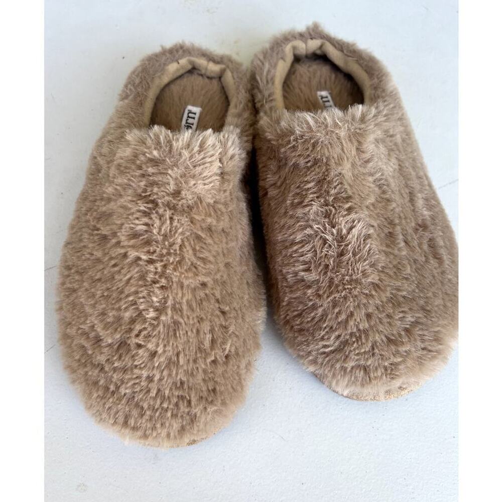 Born Brown Fluffy Slippers, Women's size S (5-6)